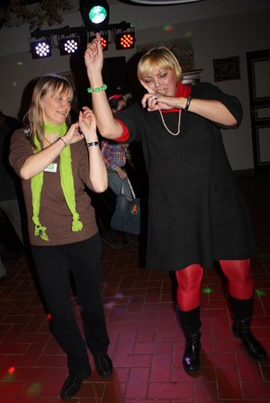 DJ Claudia legt nicht nur Platten auf, sondern auch eine kesse Sohle auf's Parkett